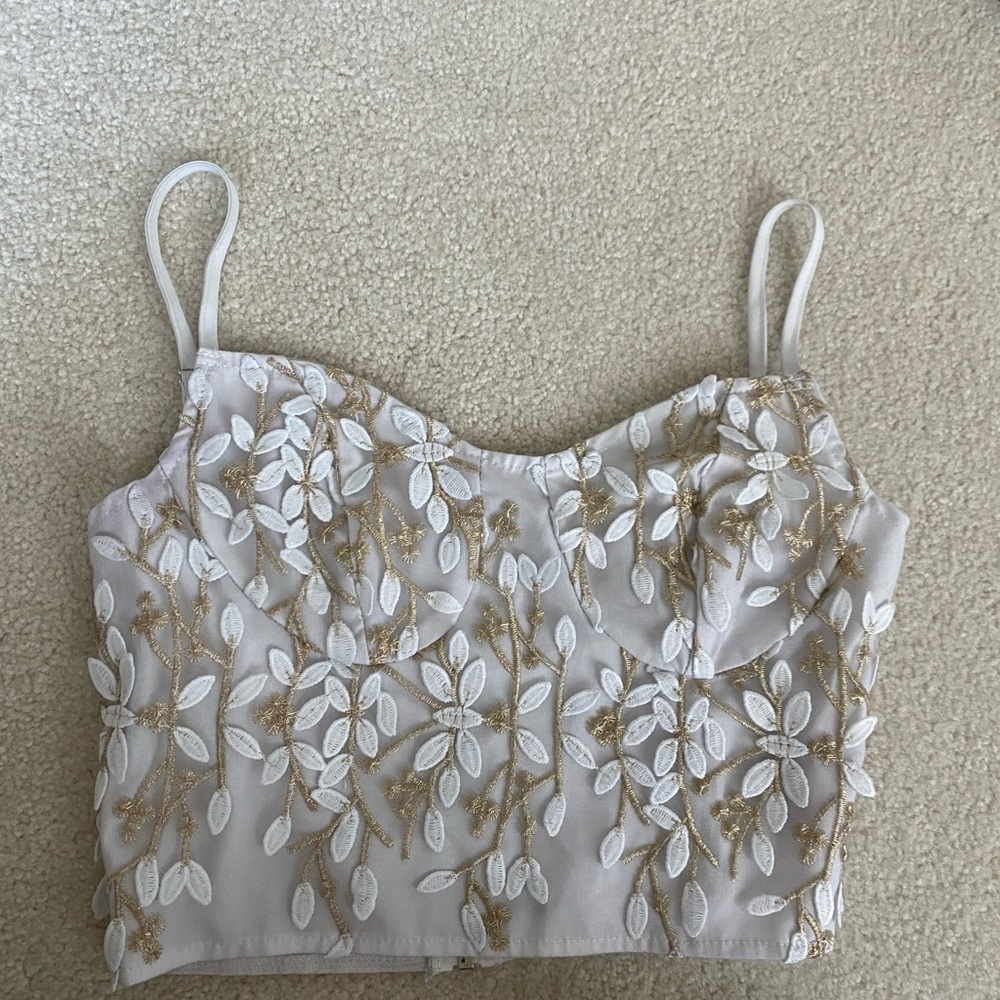 NWOT never worn Shein white and gold top